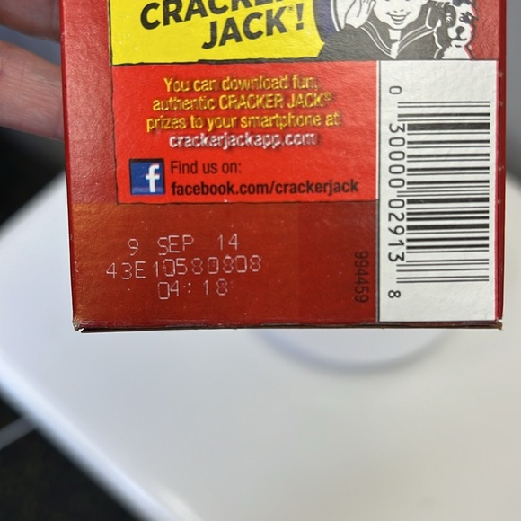 Cracker Jack,1oz. Single Un-Opened box,New Prize Inside - not for consumption - Picture 3 of 3